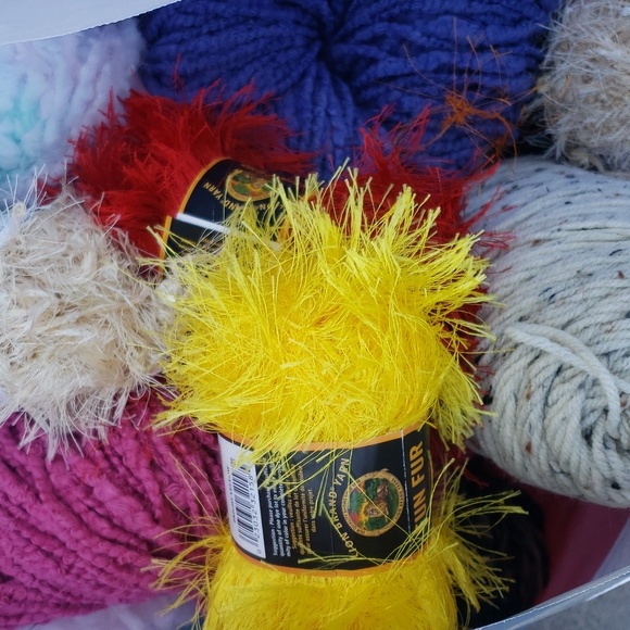 Mystery bag of Yarn filled with new rolls and some scraps - Picture 2 of 4